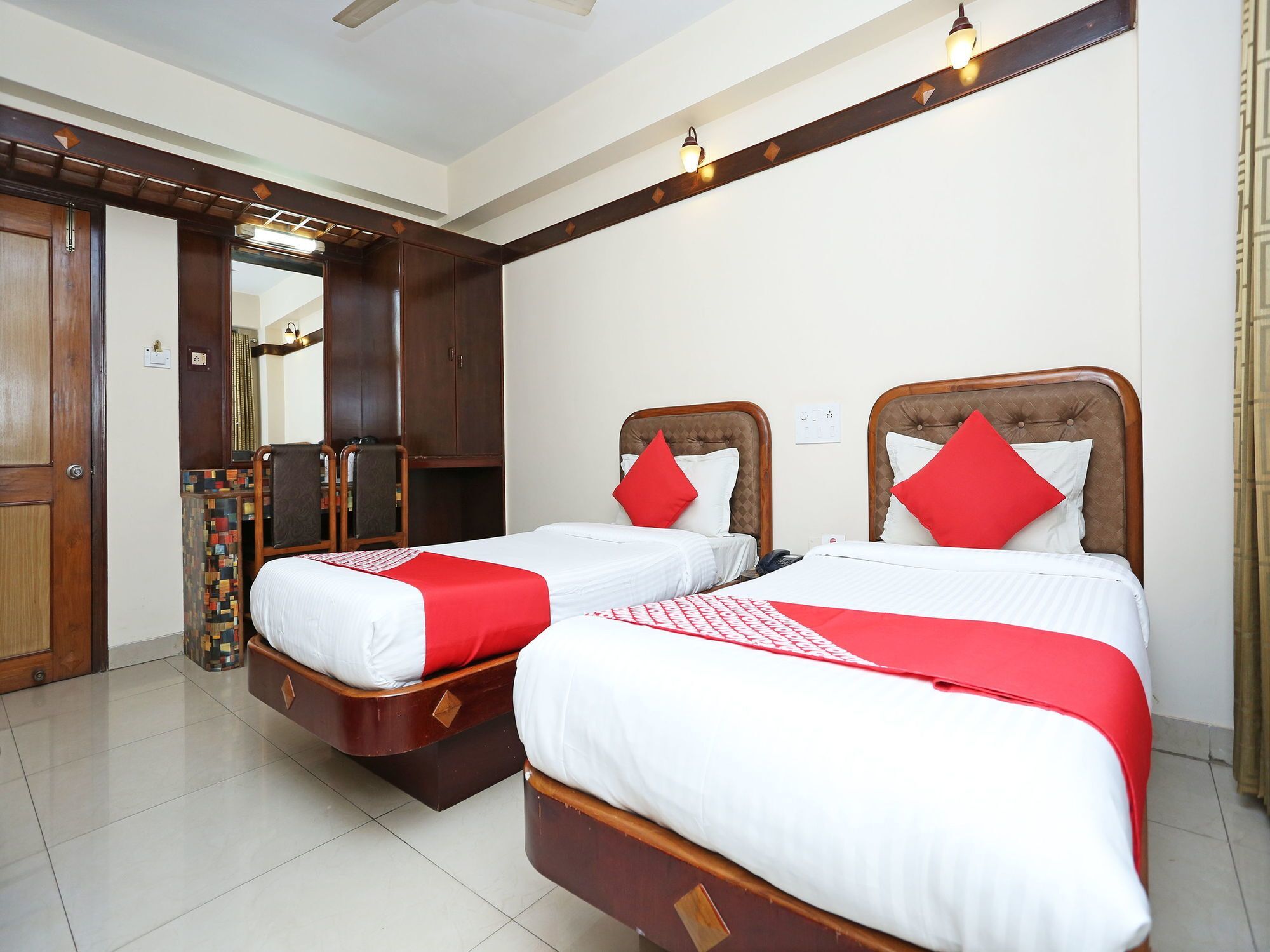 Hotel Amrit Regency Guwahati Esterno foto