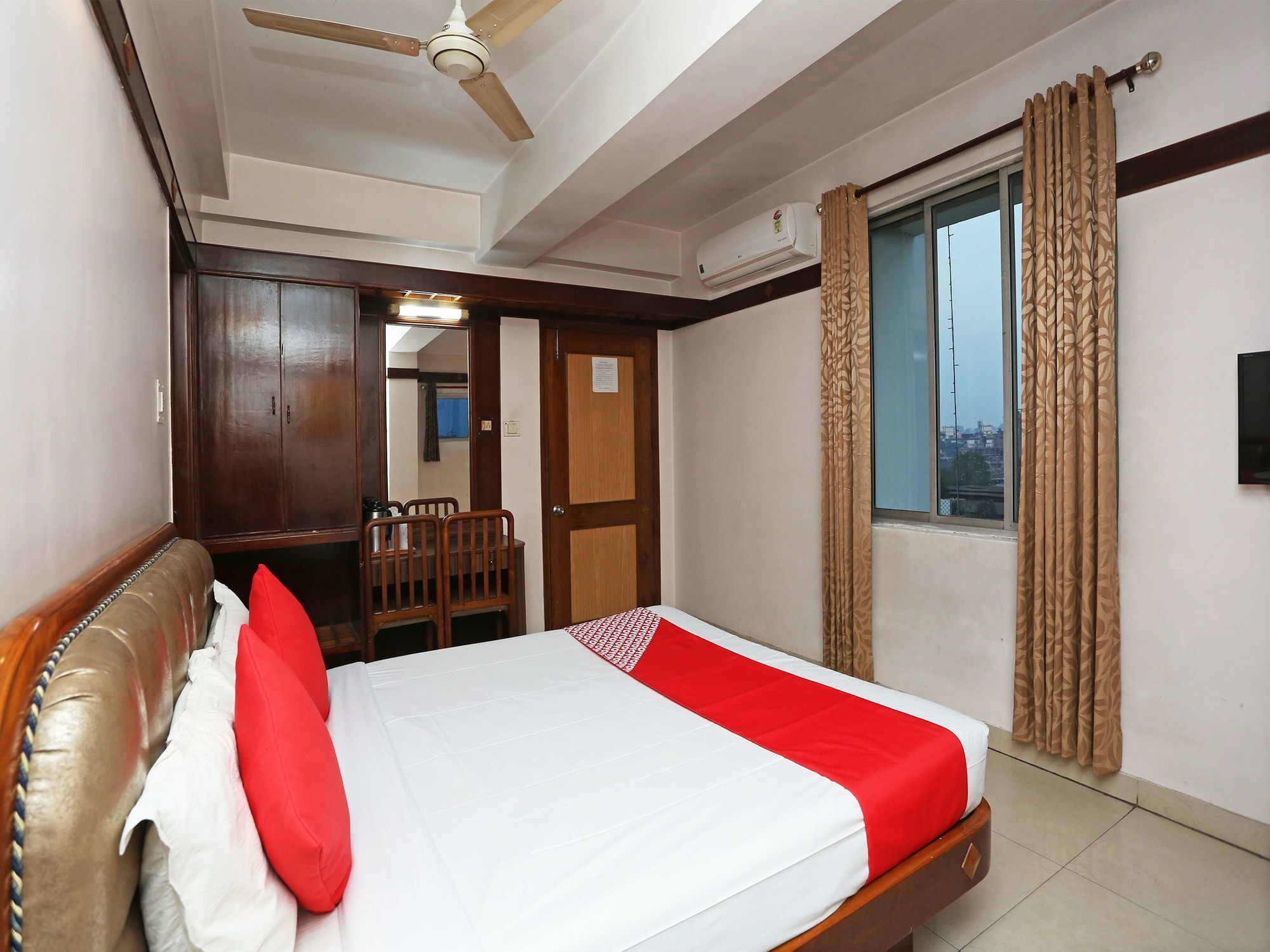 Hotel Amrit Regency Guwahati Esterno foto